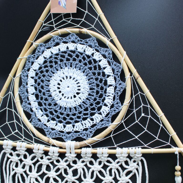Atrapasueños - Lrg Macramé Piramide Blanco / Gris